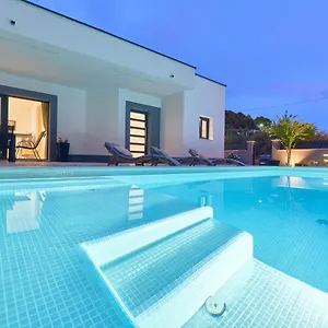 South Cliff Apartment Split